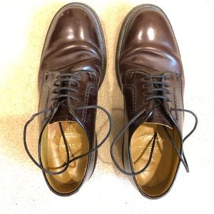 Regal (brand) men’s dress shoes size 6.5.